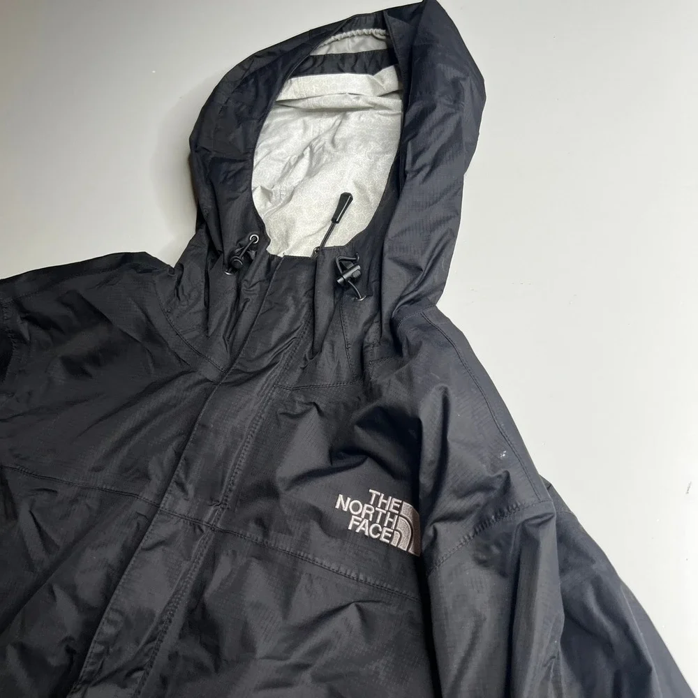 The North Face HyVent 2.5L Rain Jacket Mens Medium Black Waterproof Hooded Shell